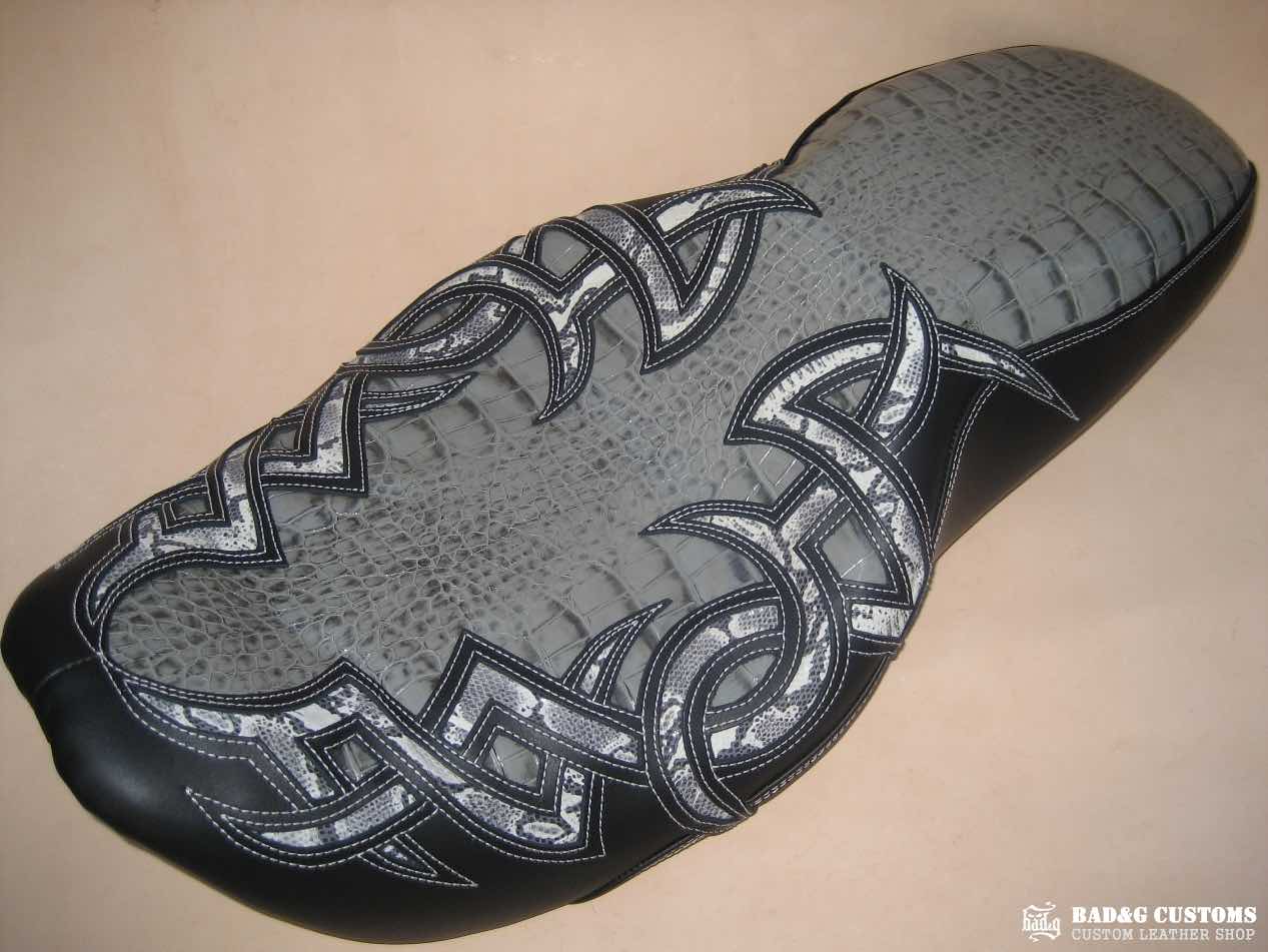 Harley-Davidson Road King Gray Custom Seat