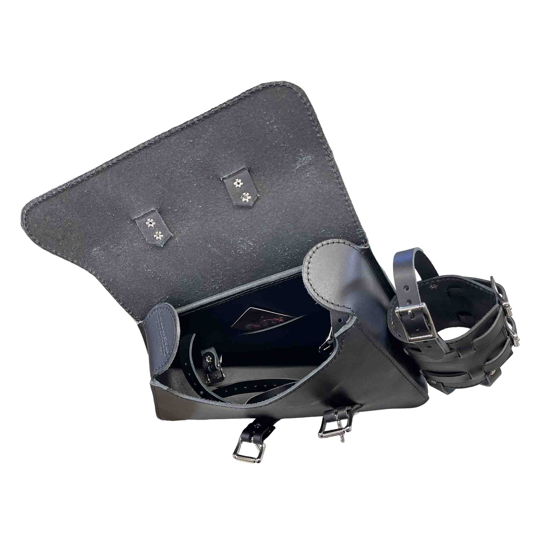 Upgrade your Triumph Bobber or Speedmaster with the TBR01FB Right Side Solo Bag with Reserve Fuel Bottle Carrier. Hand crafted in USA with premium leather and top quality hardware. Durable and stylish, it's the perfect fit for your motorcycle.